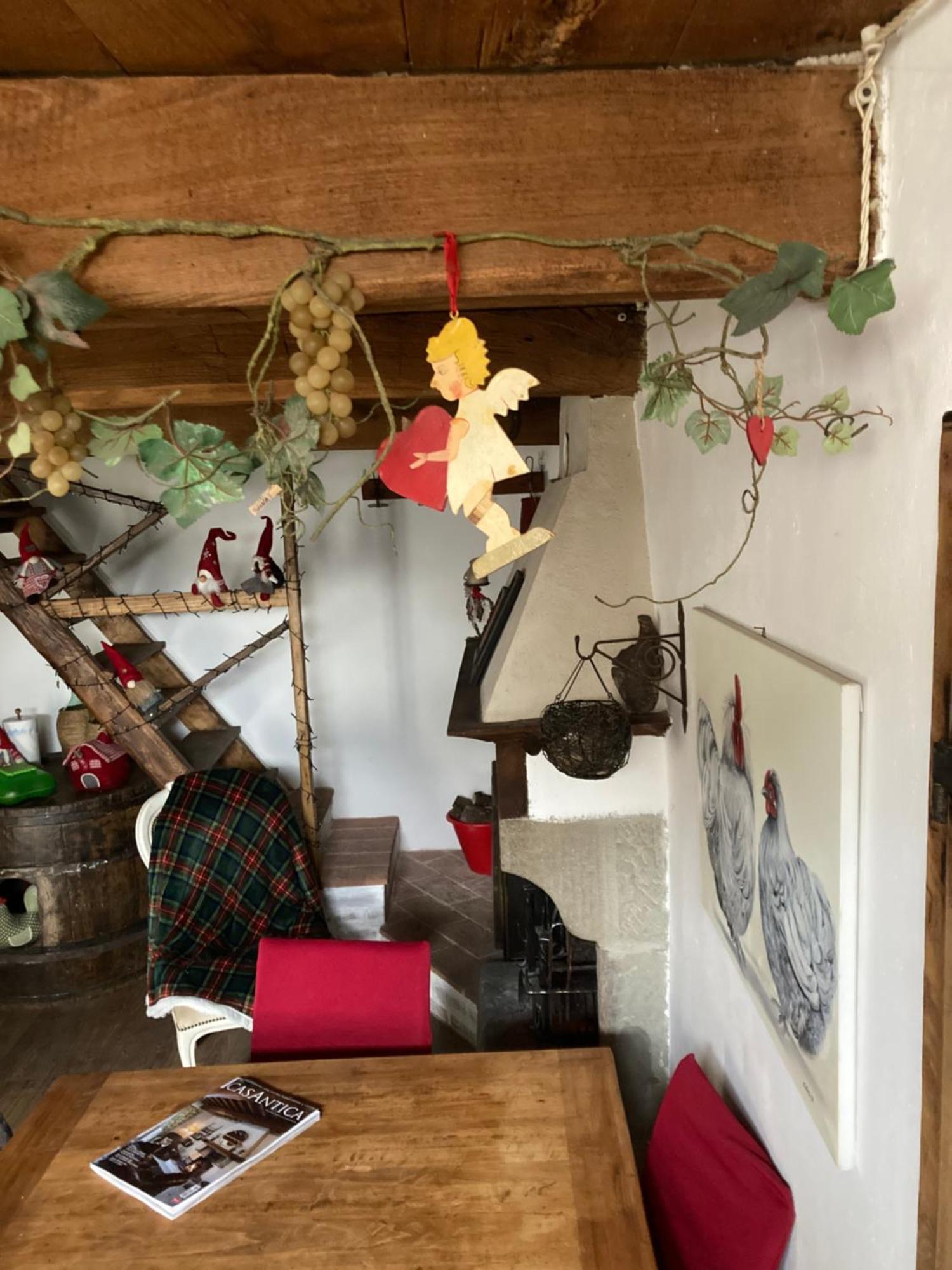 カプレーゼ・ミケランジェロ La Casina Del Preteヴィラ エクステリア 写真
