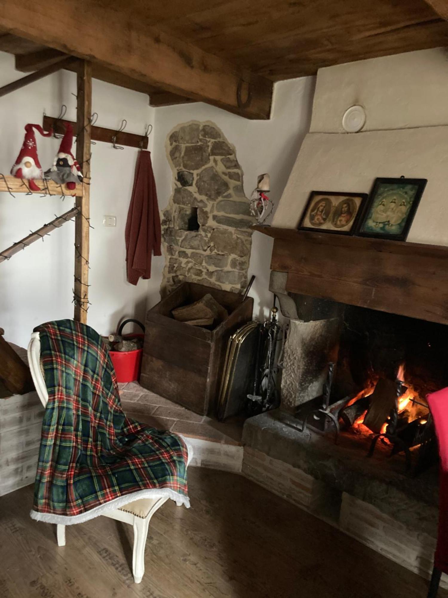 カプレーゼ・ミケランジェロ La Casina Del Preteヴィラ エクステリア 写真